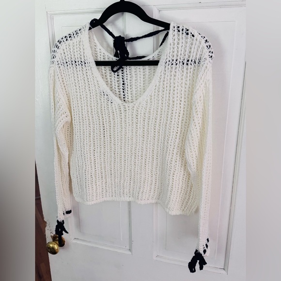White Fringe Crochet Sweater off the shoulder - Picture 4 of 7
